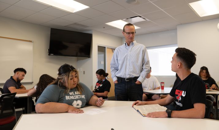 Mesa, Professor, teaching a class, classroom