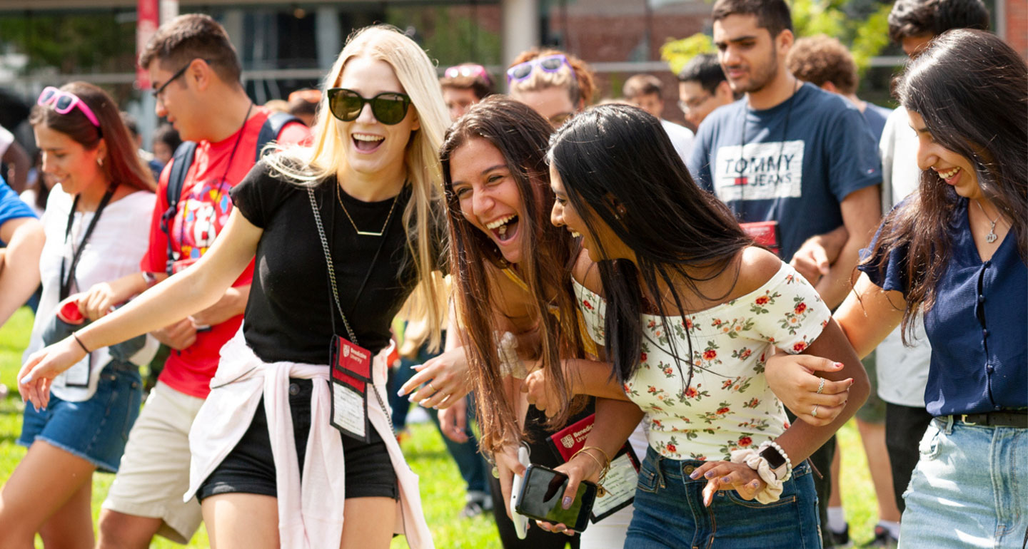 girls laughing on the quad during BenBeginnings 2022