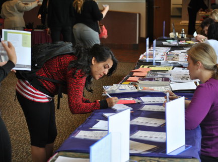 Graduation-Fair-signing up for events