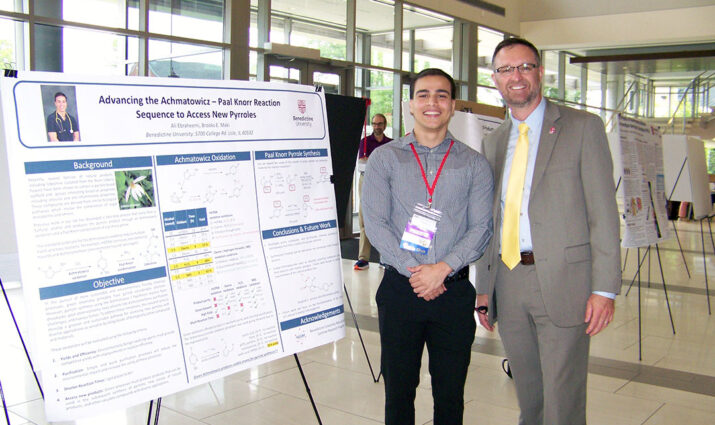 2023 NSSRP Student researcher presents poster to Dr. Foy
